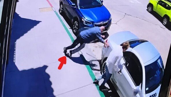 “이게 뭐야?” 보도 위 ‘삐죽’ 나온 볼트에 쾅!…540억 청구
