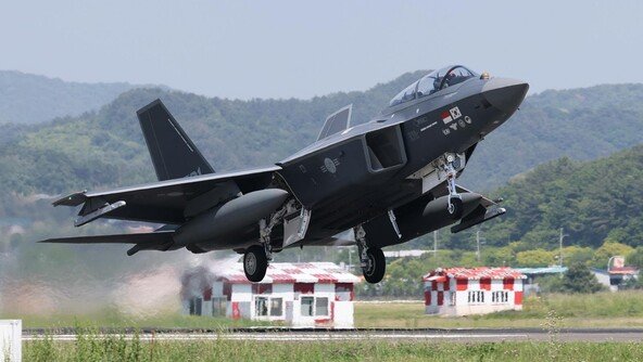 한국형 전투기 KF-21 개발 완료…2년내 40대 공군에 인도