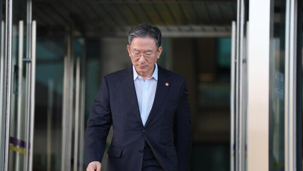 사직서 낸 정성호 법무 “국회 가서 할 일이 더 많을 것”