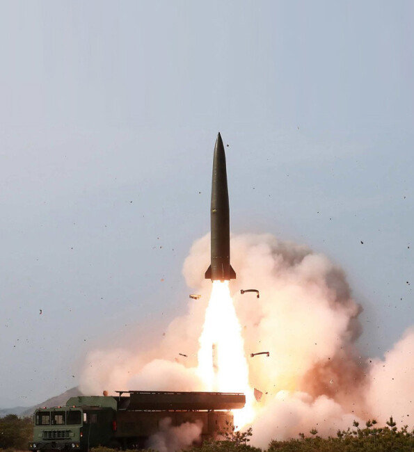 노동신문이 5월 5일 ‘북한판 이스칸데르’ 미사일 발사 장면을 공개했다. 