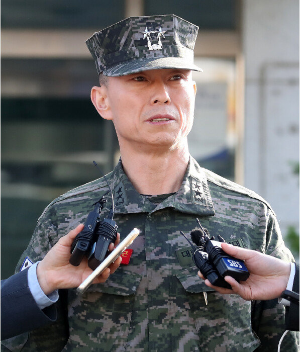 5월 14일 경북 경산시 경북경찰청 형사기동대에 피의자 신분으로 소환됐던 임성근 전 해병대 1사단장이 ‘채 상병 순직사건’ 관련 조사를 마친 뒤 취재진과 대화하고 있다. [뉴스1]