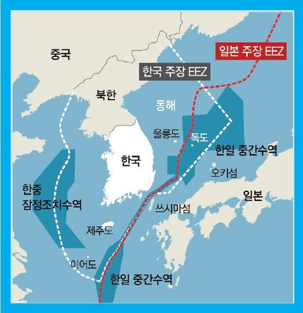 광개토대왕함과 일본 P-1 초계기가 조우한 동해 한일 중간수역. 양국은 조우가 있었던 곳을 정확히 밝히지 않고 신경전을 펼쳤다.