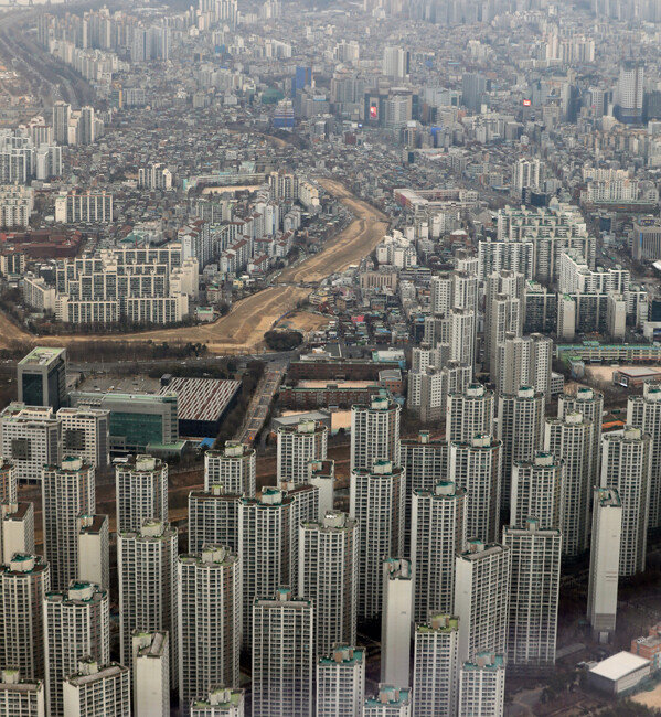 서울 송파구 롯데월드타워 서울스카이에서 내려다본 아파트 단지. [뉴스1]