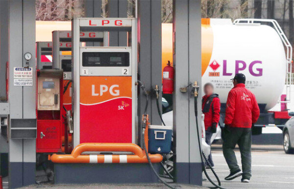 從26日起普通人也可以購買lpg汽車 也允許把柴油車改造成lpg車 東亞日報