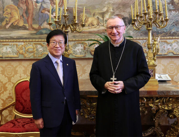 바티칸 국무 장관 : 북한을 방문하고 싶은 교황 : 동아 일보