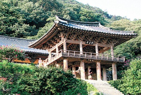 안양루와 범종각, 한국의 보물이 되다: 동아일포
