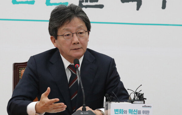 2019년 11월 7일 유승민 의원이 서울 여의도 국회에서 자유한국당과의 통합과 관련해 답변하고 있다. [안철민 동아일보 기자]