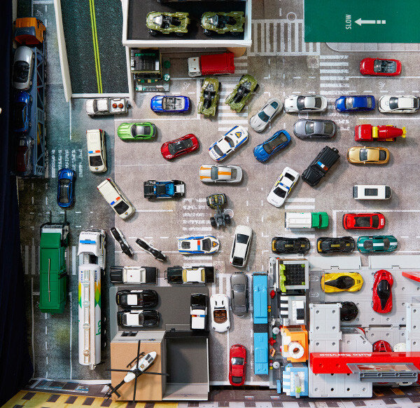 디오라마 상황 연출을 위해 준비한 미니카들. 
