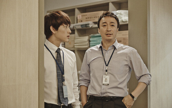 직장 생활의 애환을 그린 드라마 ‘미생’의 한 장면. [tvN 제공]