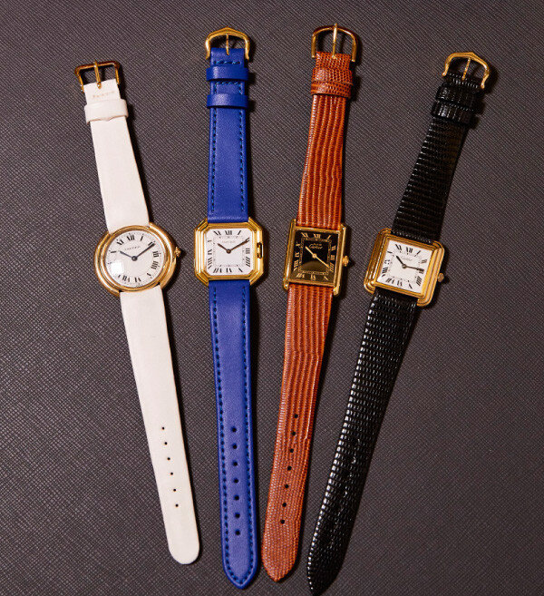 1970년대 생산된 CARTIER TANK 
Must 시리즈 시계들. 