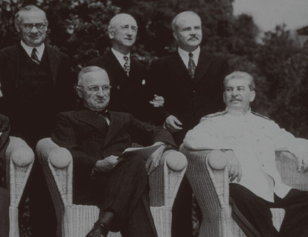 트루먼(앞줄 왼쪽)과 스탈린(앞줄 오른쪽). [GettyImage]