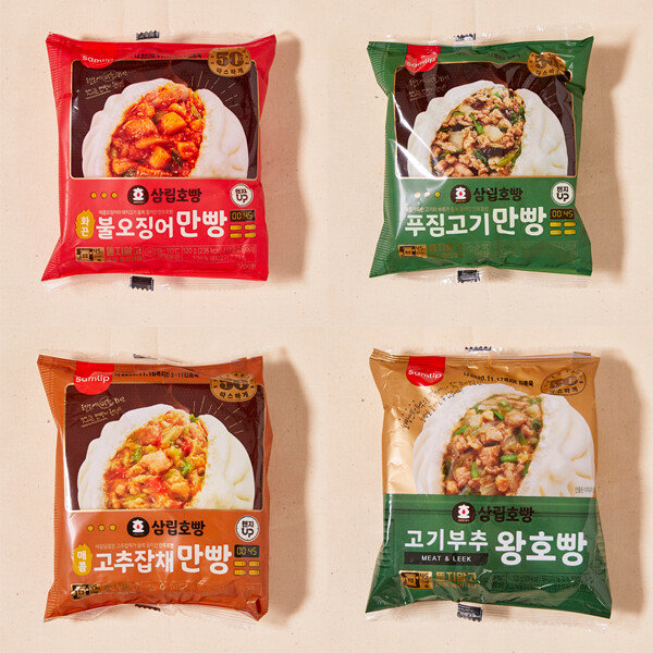 화끈불오징어만빵, 푸짐고기만빵, 매콤고추잡채만빵, 고기부추왕호빵 등 매콤 계열 호빵은 한 개만 먹어도 든든한 크기를 자랑한다. [홍중식 기자]