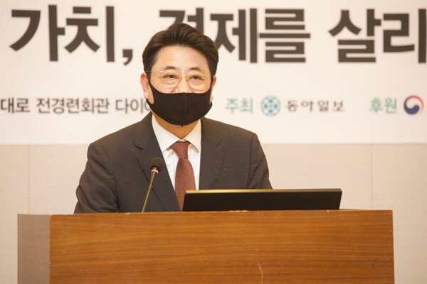 오준환 사회적가치연구원 V-lab 실장은 “온실가스와 자원 소비를 줄이고(환경), 불평등을 해소하고 소비자를 보호하며(사회), 주주권익을 보호하고 회계 투명성을 지키는(거버넌스) 활동이 모두 사회적 가치 확대로 연결된다”고 했다.  [지호영 기자]