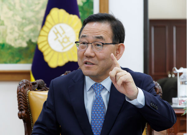 주호영 국민의힘 개헌특위위원장은 “국회의원에게 부여된 불체포특권은 폐지하고, 면책특권은 그대로 둬야 정부에 대한 감시와 견제 기능이 제대로 작동할 수 있다”고 말했다. 박해윤 기자