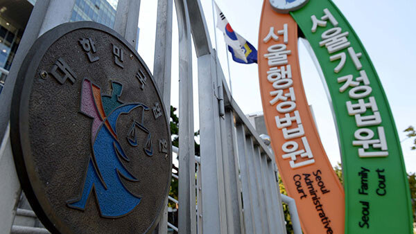 민법상 부부는 동거 의무가 있기 때문에 아내는 집 나간 남편을 상대로 동거 심판청구를 할 수 있다. 유책배우자는 이혼을 청구할 권한이 없지만 혼외자는 혼생자와 동등한 권리를 갖는다. 뉴시스