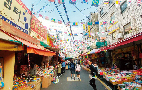 서울 종로구 창신동 동대문 문구  ·완구거리.[박세준 기자]