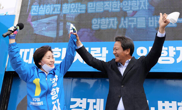 임종석 전 대통령 비서실장(오른쪽)과 합동 유세를 벌이는 양향자 더불어민주당 후보. [양향자 선거캠프 제공]
