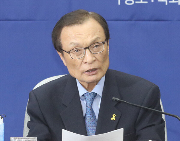 더불어민주당 이해찬 대표가 4월 16일 서울 여의도 국회에서 열린 대한민국미래준비선거대책위원회의에서 발언하고 있다. [뉴시스]