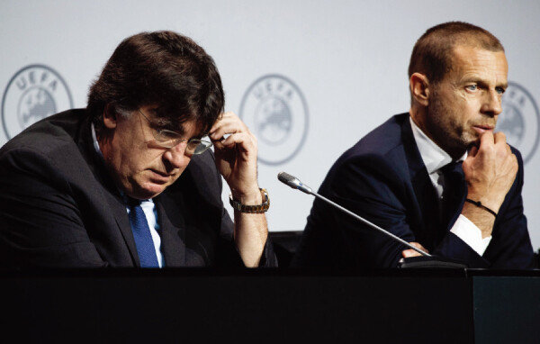 UEFA 챔피언스리그 중단을 발표하는 테오도르 테오도리디스 UEFA 사무총장(왼쪽)과 알렉산데르 체페린 회장. [뉴시스]