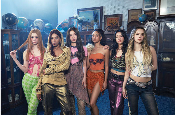 하이브가 세계시장을 겨냥해 만든 걸그룹 캣츠아이. 멤버 라라(왼쪽에서 두 번째)가 3월 24일 팬덤 플랫폼에서 자신이 성소수자임을 선언했다. 동아DB