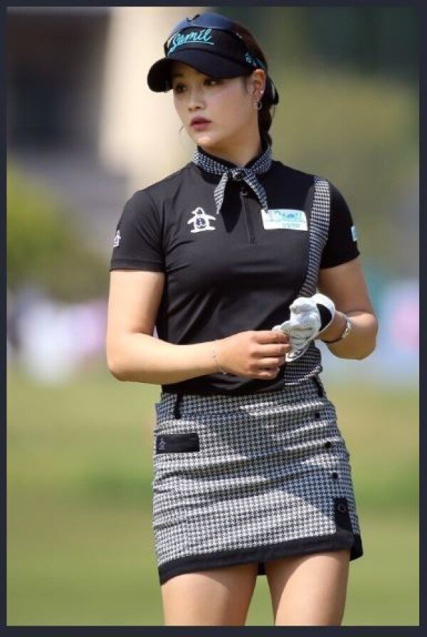 여자 골프 선수들이 왜 치마를 입는지 알거 같습니다. JPG : MLBPARK
