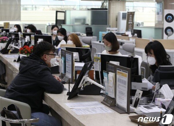 az-news-ai.blogspot.com - 저축銀 연 2% 정기예금 다시 생겼다…‘금리 줄인상’ 왜? - 동아일보