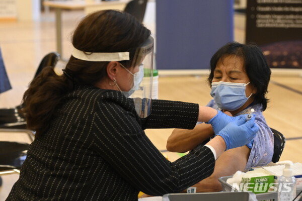 Canada also starts vaccinating against COVID-19…  Number 1 is a nursing care worker