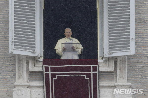 Pope condemns the intrusion of the US Congress…  “Lessons must be learned from history”