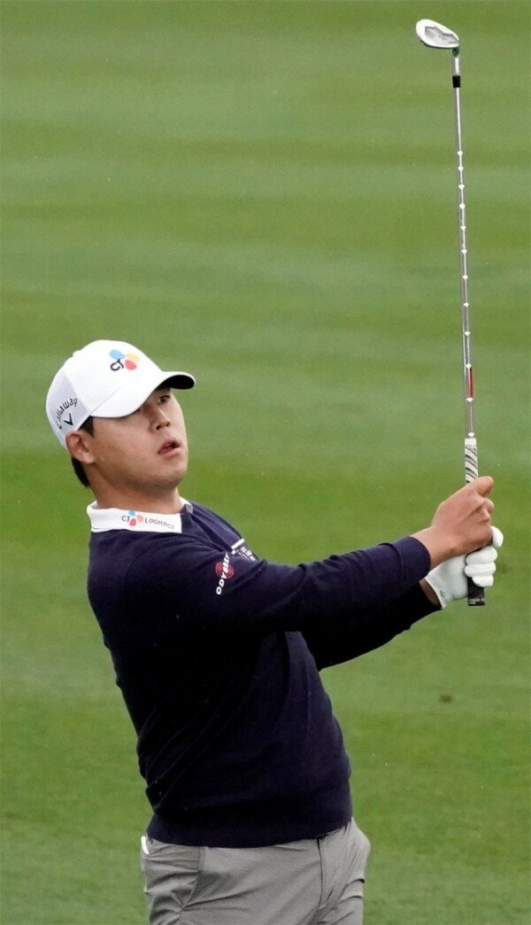 Siwoo Kim, jointly lead 3R in PGA’s youngest passing course