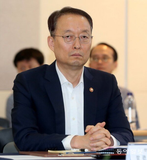 [단독]Past Minister Paik Woon-gyu attends…  ‘Nuclear power evaluation manipulation’ under investigation