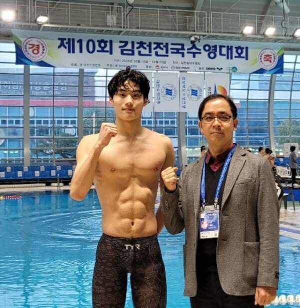 First Korean swimming…  Hwang Sun-woo became a world junior record holder