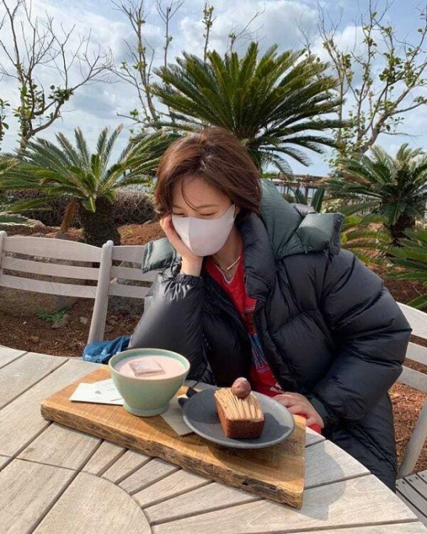 Hwang Jung-eum resumes social media activities after 5 months of divorce…  Bright expression