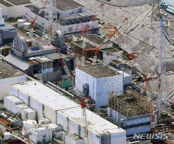 Flooded fuel tank after nuclear power plant in Japan’s strong earthquake in Fukushima…  “No safety problem”