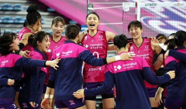 The power of Kim Yeon-kyung!  I laughed even without twins