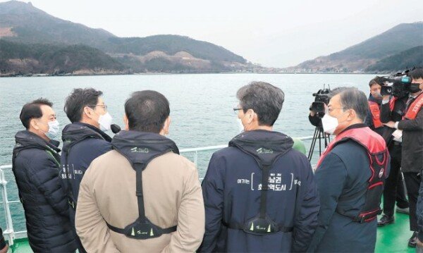 文, Vice Prime Minister-Minister-level 5 people visit Gadeokdo Island in Daedong…野 “Reminiscent of the election ceremony”