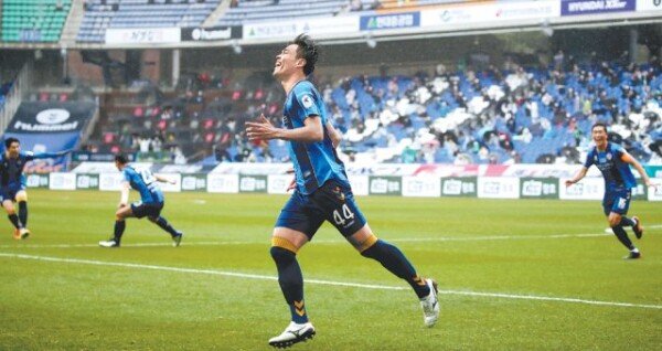 Ulsan coach Hong Myung-bo’s debut before the hot goal firecracker…  5-0 win over Gangwon