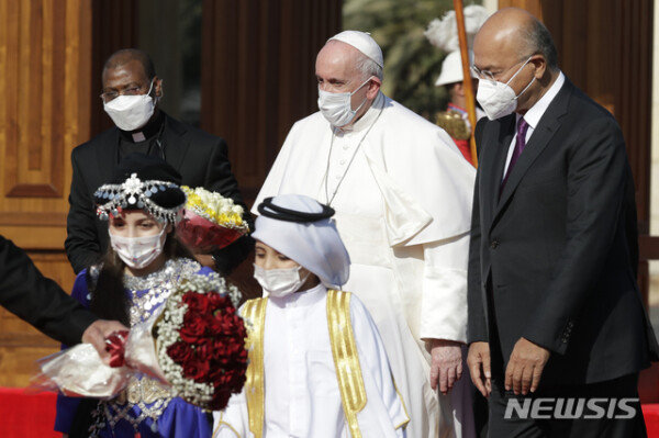 Pope visits Iraq for the first time…  “Violence and extremism must stop”