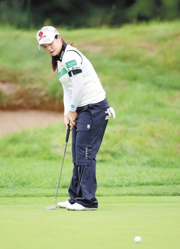 Choi Hye-jin also missed the very first shot … equalized for second place with Corda