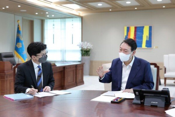 Controversy over the statements of Eui-gyeom Kim and Gyeong-tae Jang at the ‘official dinner in residence’…尹 “A lie that will soon be revealed”