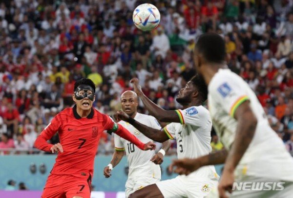 Wearing a mask and even a kick on the head… The fighting spirit of Son Heung-min, the faded ‘Captain’