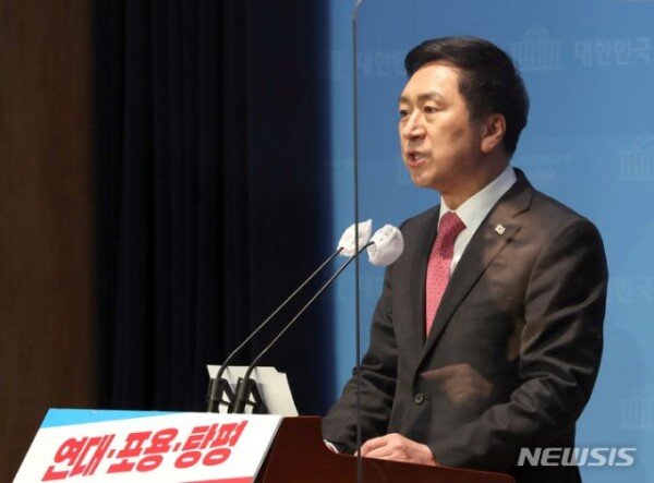 Ki-hyeon Kim’s inauguration ceremony for the metropolitan area, Chul-soo Ahn’s policy initiative, and Kyung-won Na’s consideration…與 Party runners take a quick step