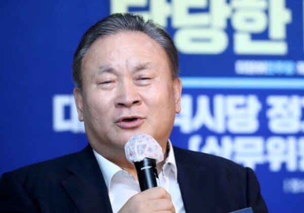 Lee Sang-min from the world of loud voices expresses discomfort to Yuji, the party’s spokesperson, about their unsightly appearance, causing embarrassment.