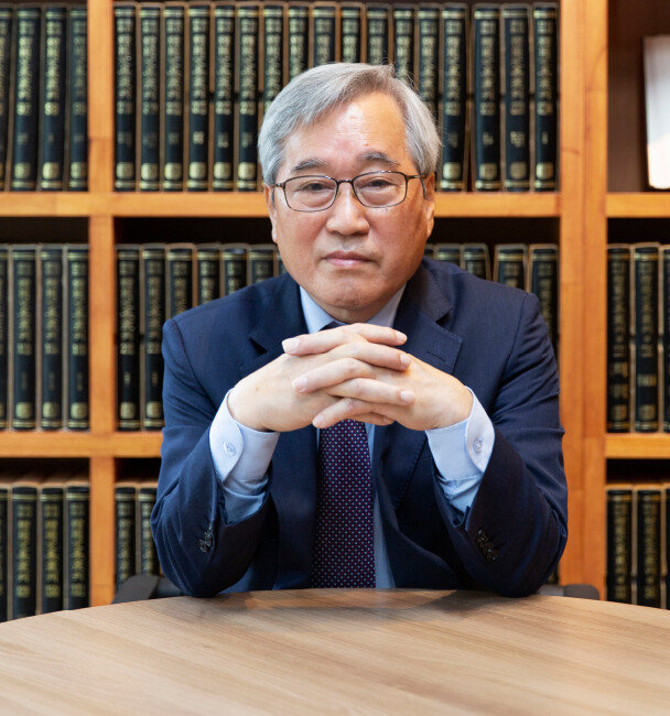 8월 30일 ‘신동아’와 인터뷰하면서 신승운 원장은 “한국 고전에 대한 관심이 절실하다”고 강조했다. [김도균 객원기자]