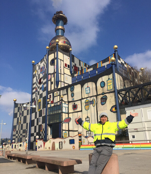 오스트리아 슈피텔라우 소각장 앞. 궁전처럼 디자인된 소각장엔 연 40만 명이 방문한다. [이동학]