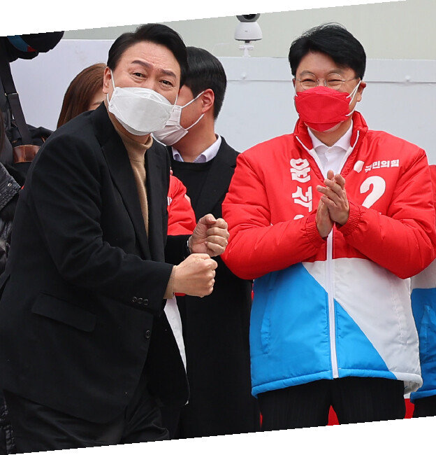 윤석열 대통령 당선인과 장제원 비서실장. [동아DB]