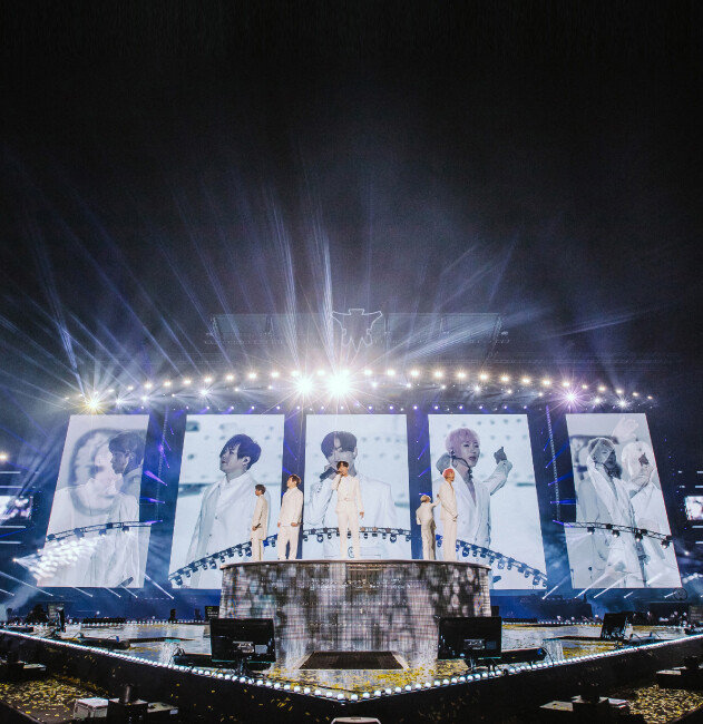 1세대 아이돌 H.O.T.가 2018년 10월 13일 서울 송파구 잠실종합운동장 주경기장에서 17년 만에 콘서트를 열었다. [뉴스1]