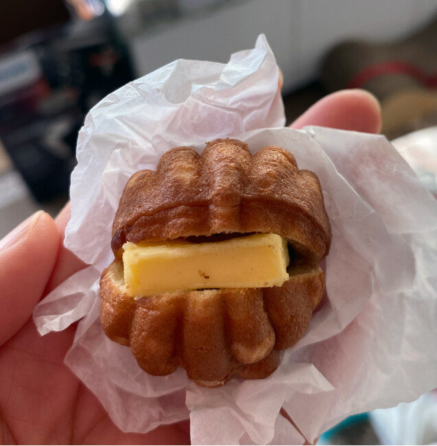 앙버터로 고소함을 더한 호두과자. [김민경]