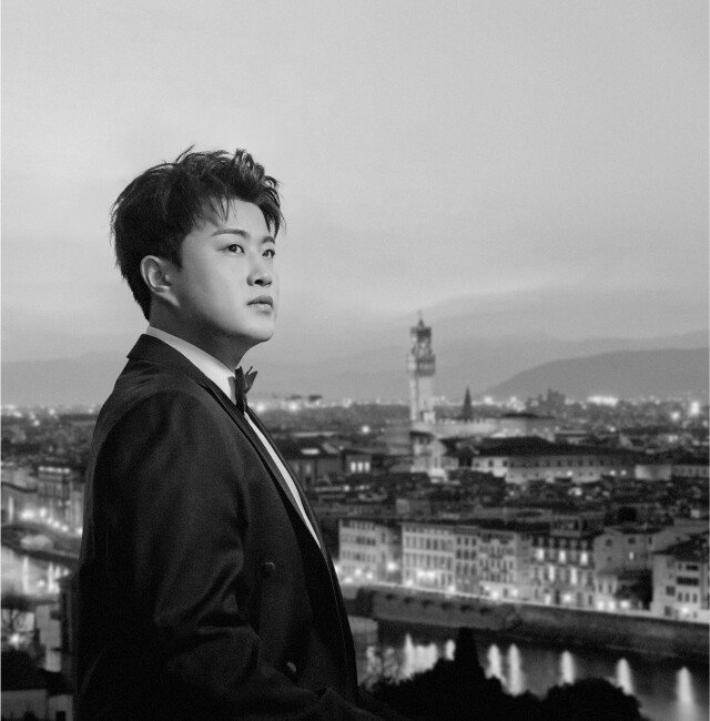 김호중은 ‘더 클래식’ 앨범 등으로 
지난해 밀리언셀러를 달성했다. [워너뮤직코리아 제공]