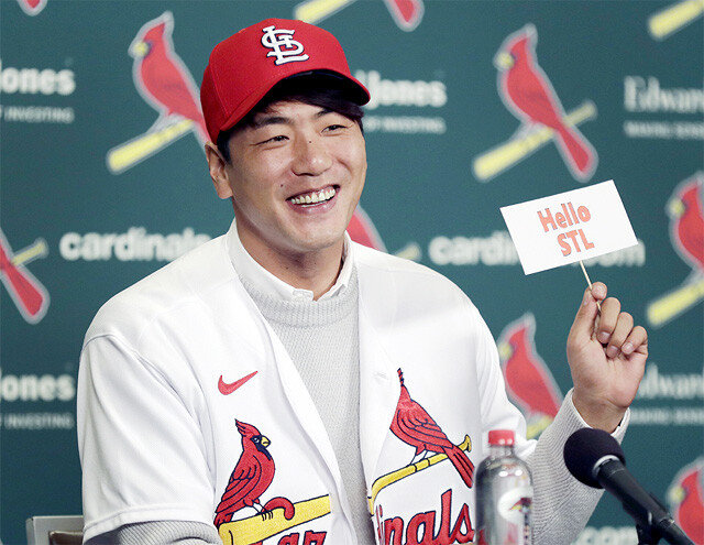 Cardinals' Kim Kwang-hyun credits long-awaited win to luck