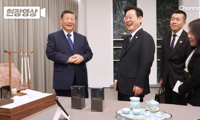 시진핑 샤오미 선물에 李 “통신보안 잘 되나”…習 박장대소